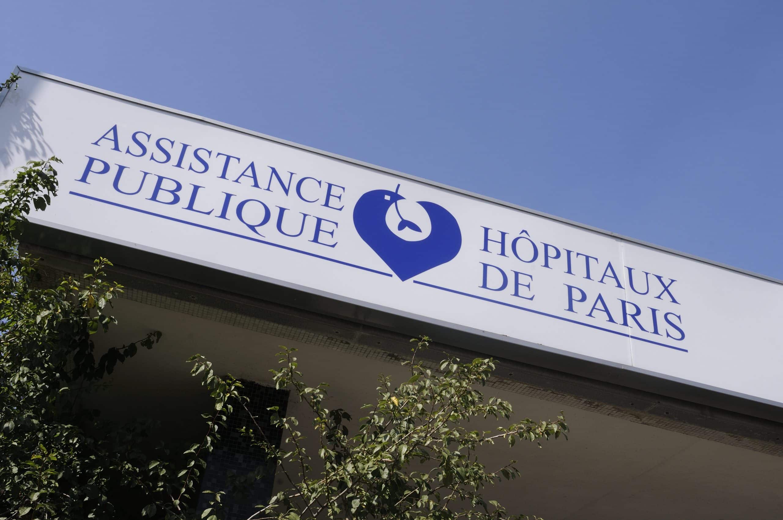 Logo AP-HP à l'Hopital Ambroise de Paris.