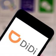 Un smartphone présentant le logo de Didi chuxing.