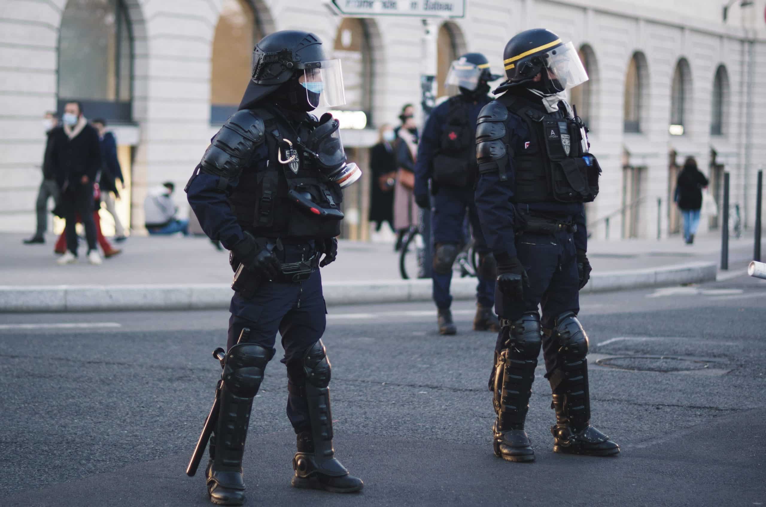 Aperçu de policiers français.