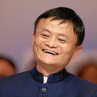 Jack Ma en train de sourire en 2015.