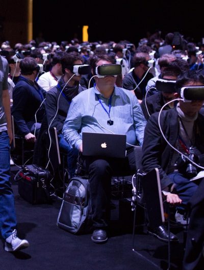 Mark Zuckerberg arrivant sur scène lors du Mobile World Congress 2016