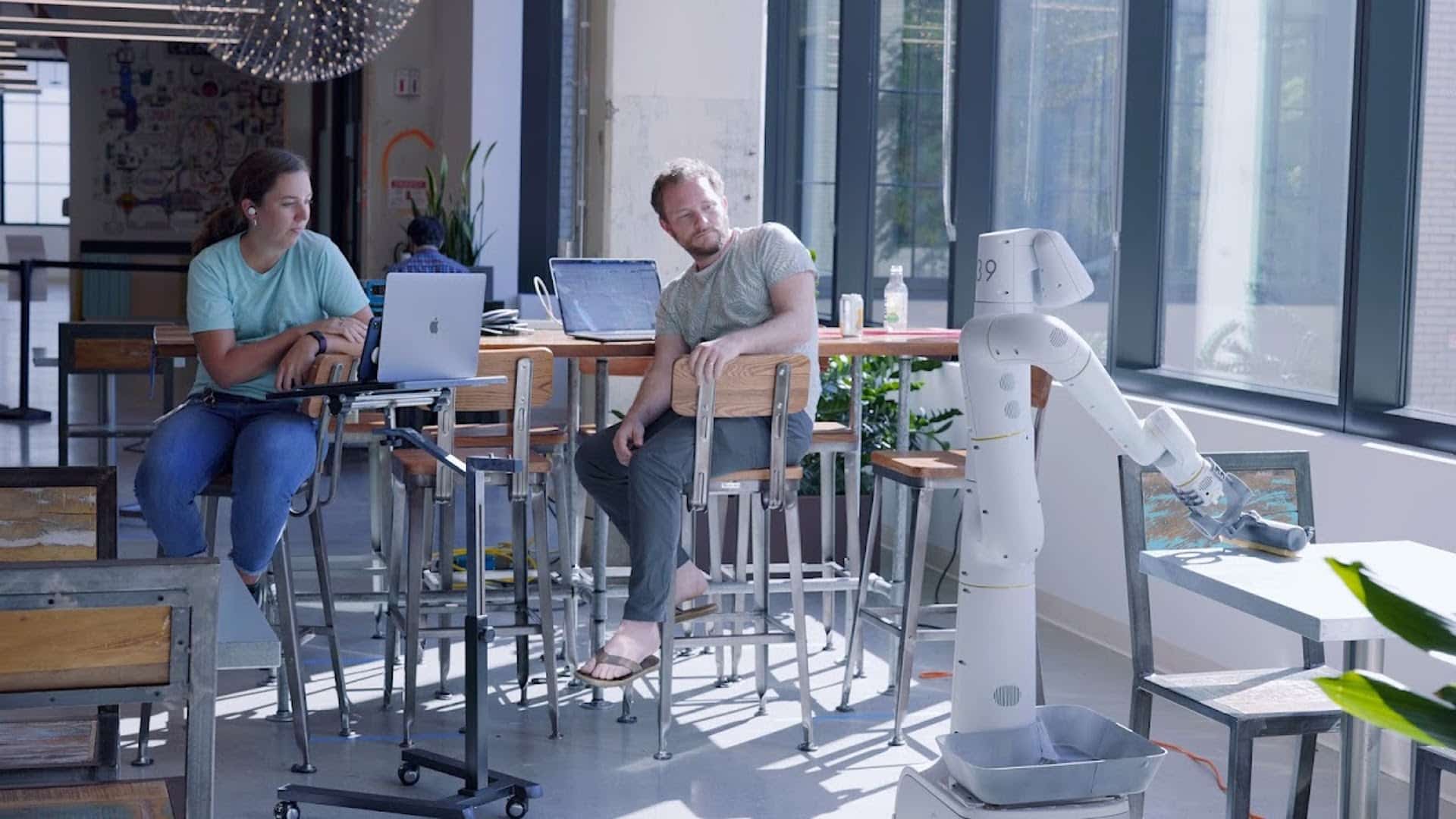 Aperçu d'un robot dans les bureaux de Google.