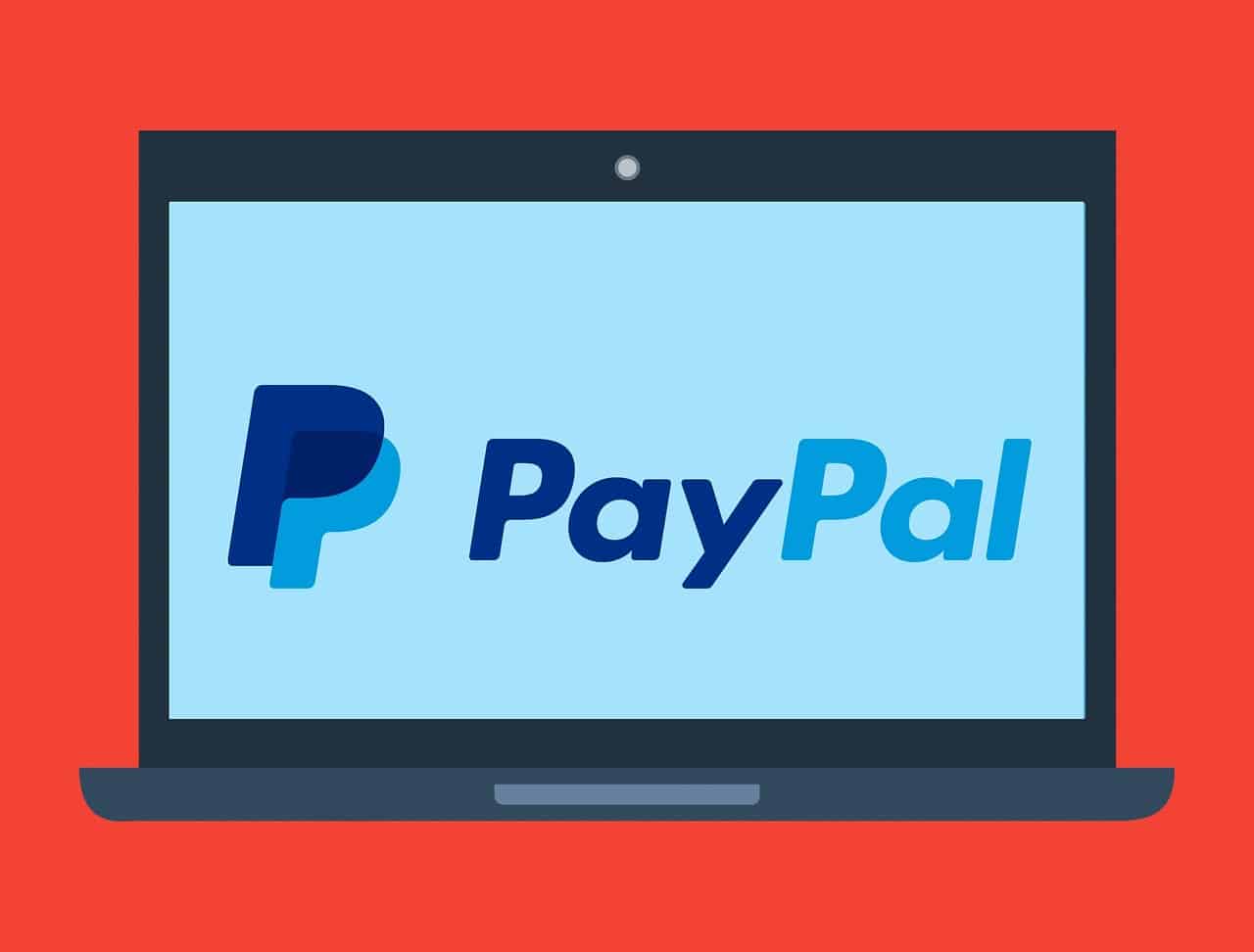 Schéma d'un ordinateur ouvert sur le logo de PayPal.