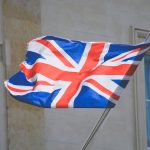 drapeau britannique sur le fronton d'un bâtiment