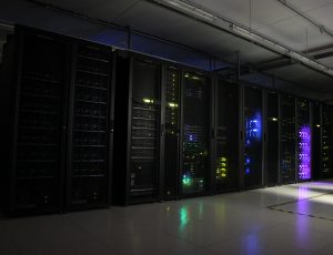 Des serveurs dans un centre de données