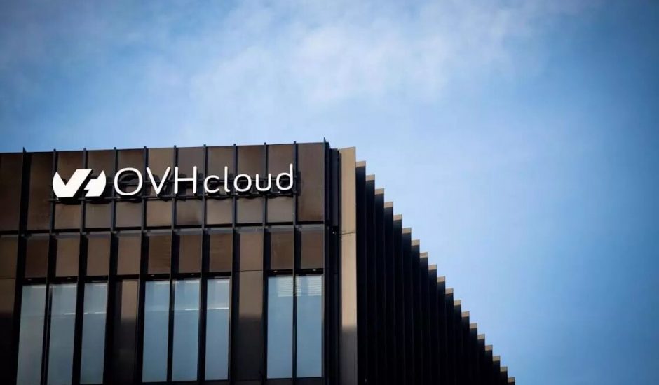 bâtiment avec le logo d'OVHcloud à Paris