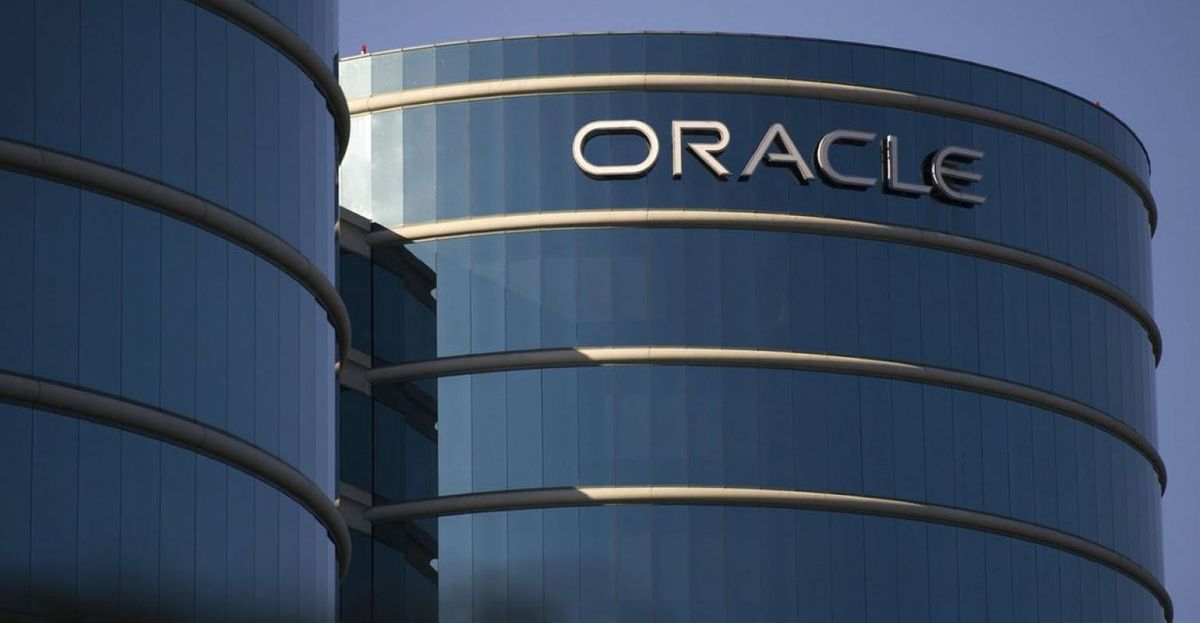 logo Oracle sur une tour