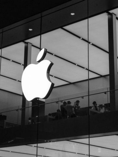 Logo Apple sur un bâtiment