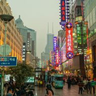 Une rue animée en Chine.