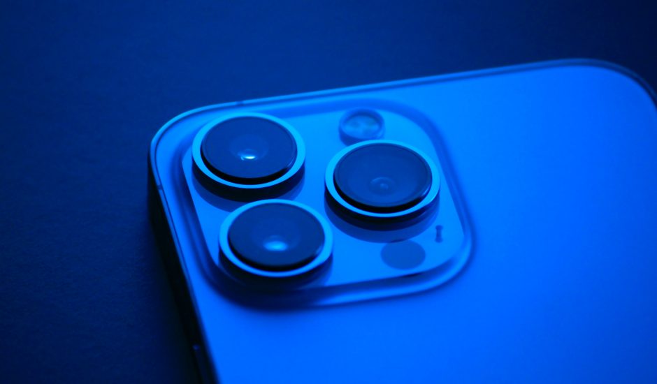 Les capteurs photo d'un iPhone 13.