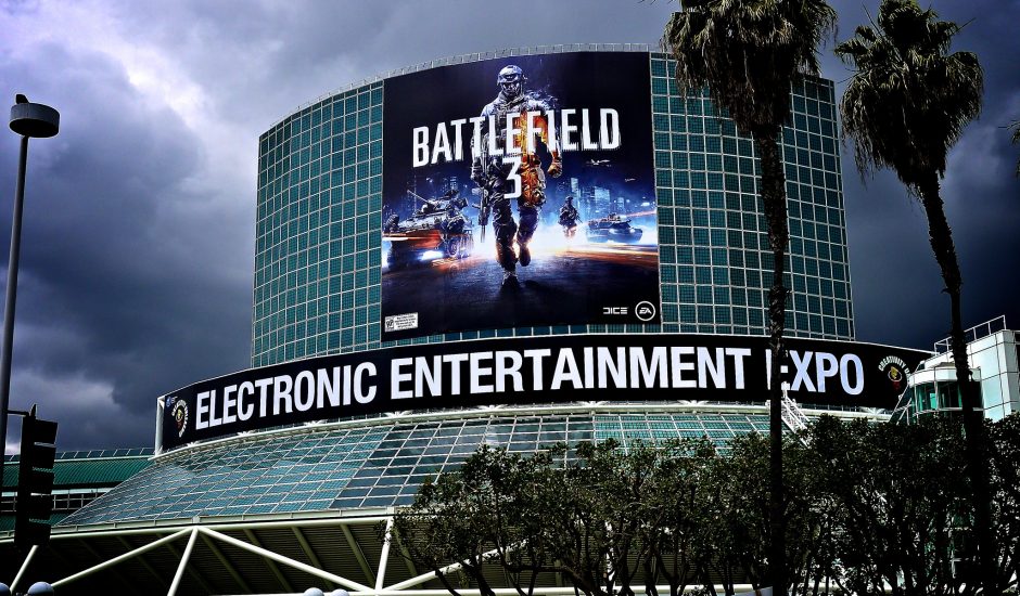 La devanture du salon de l'E3 avec l'affiche du jeu Battlefield