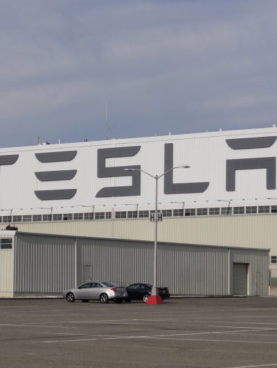 Usine de Tesla et son parking