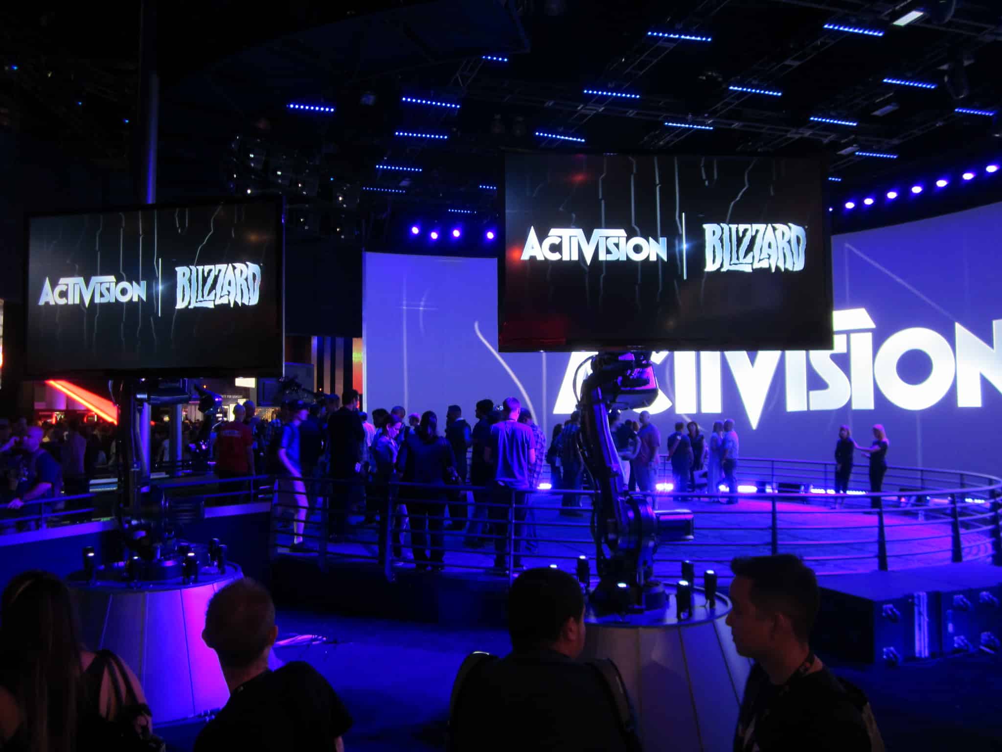 Une scène lors de l'E3 avec le logo d'Activision Blizzard.