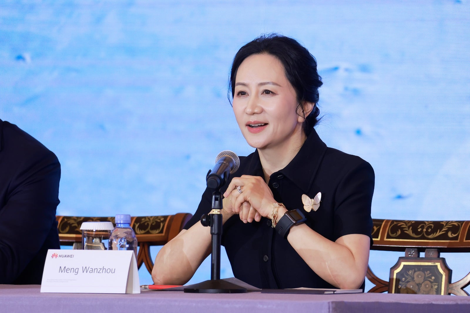 Meng Whanzou, directrice financière de Huawei s’exprimant lors de la conférence