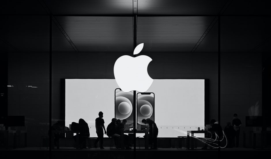 Le logo Apple dans un Apple Store.