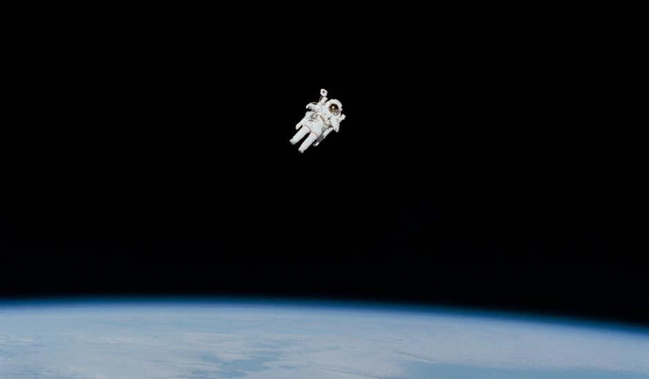 Aperçu d'un astronaute dans l'espace.