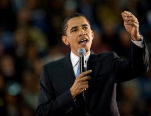 Barack Obama en train de donner un discours.