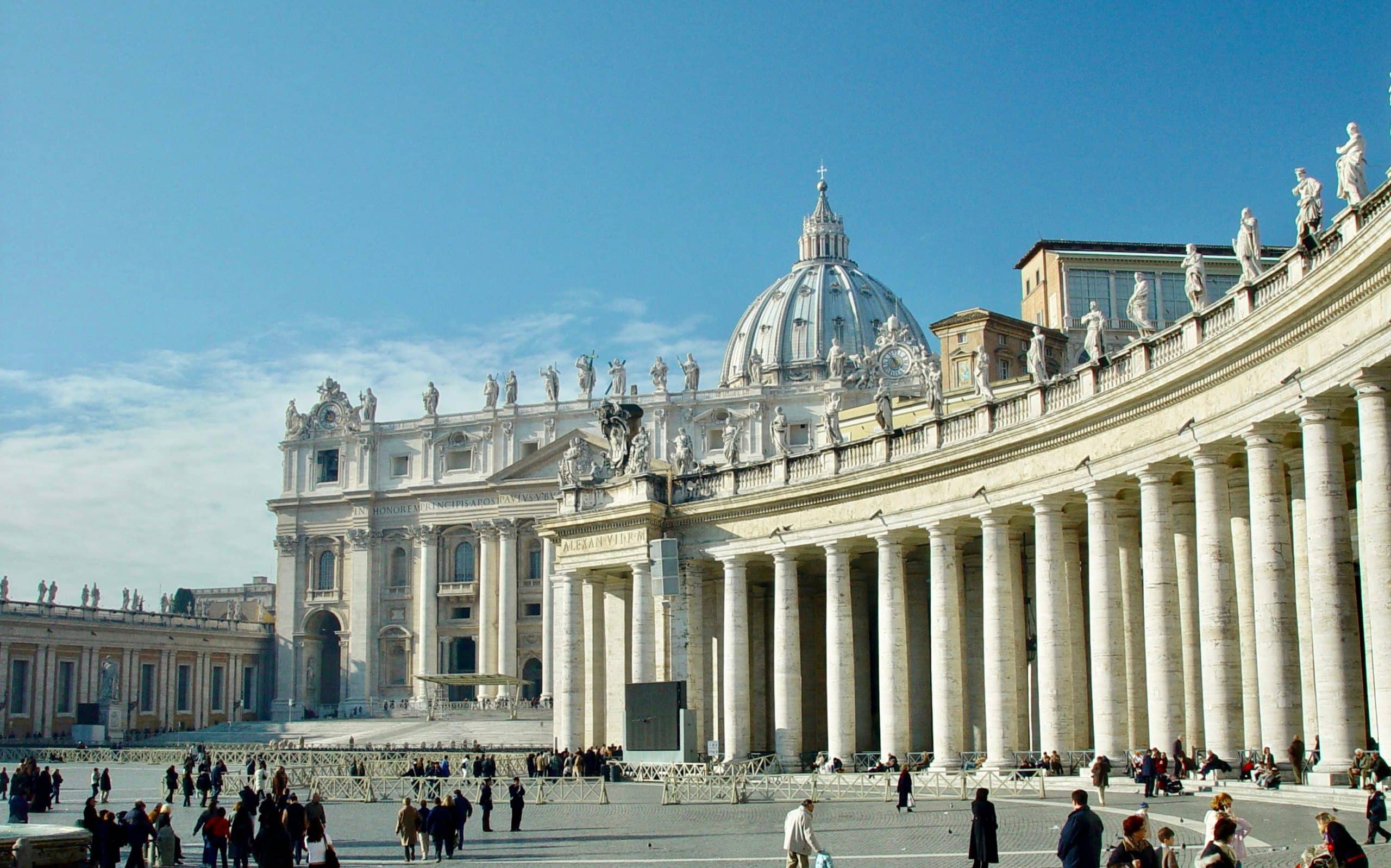 Place Saint-Pierre, Vatican.
