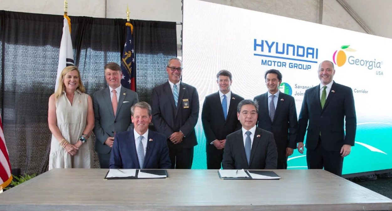 le Gouverneur de l’État de Géorgie Brian Kemp, et le PDG de Hyundai Motor Group Jaehoon Chang
