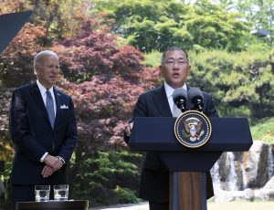 Joe Biden, 46ème Président des États-Unis, et Jaehoon Chang, PDG de Hyundai Motor Group