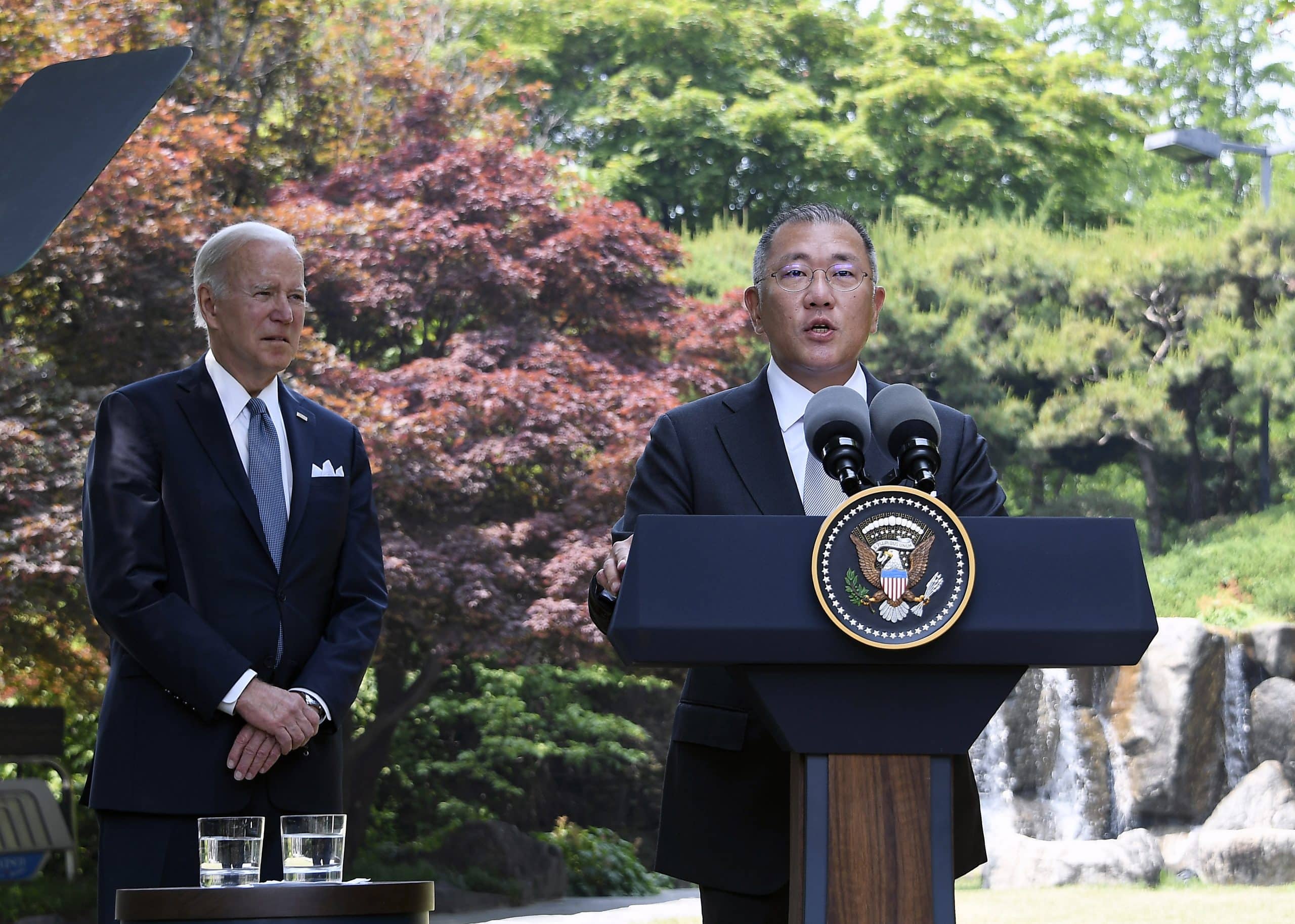 Joe Biden, 46ème Président des États-Unis, et Jaehoon Chang, PDG de Hyundai Motor Group