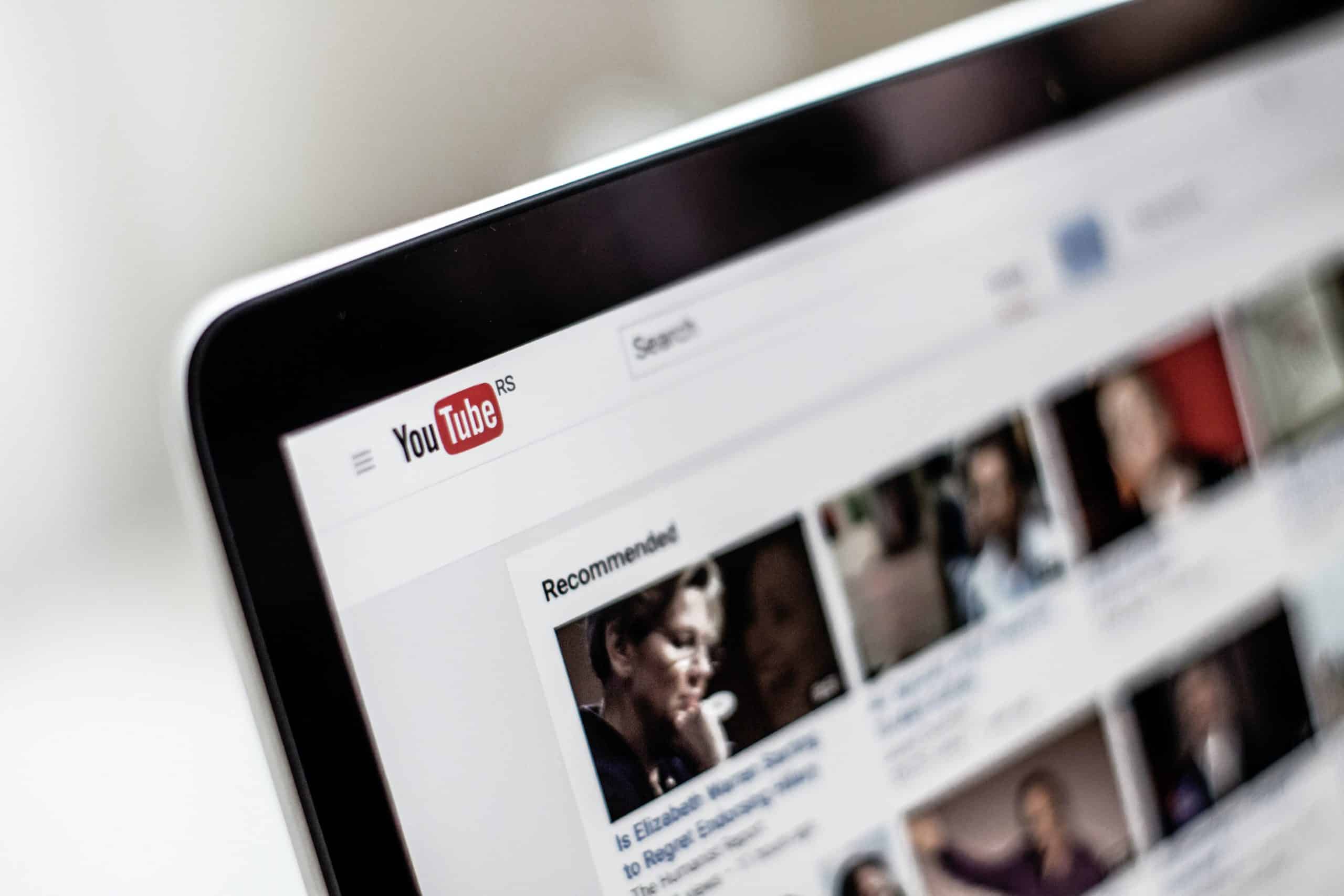 YouTube a retiré 70 000 vidéos et 9 000 chaînes liées à la guerre en Ukraine