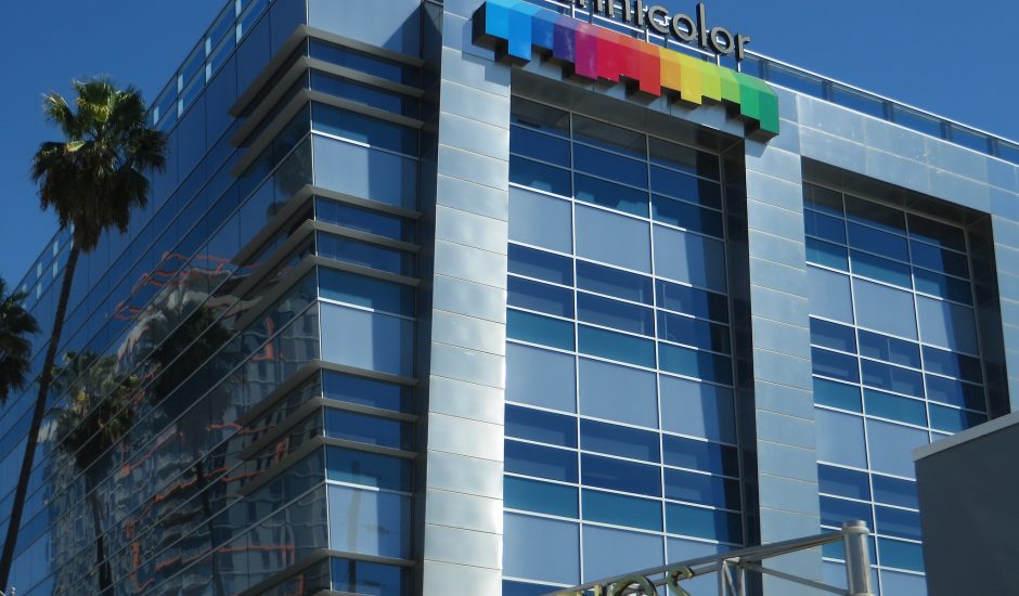 bâtiment avec le logo Technicolor