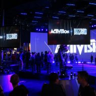 Une scène lors de l'E3 avec le logo d'Activision Blizzard.