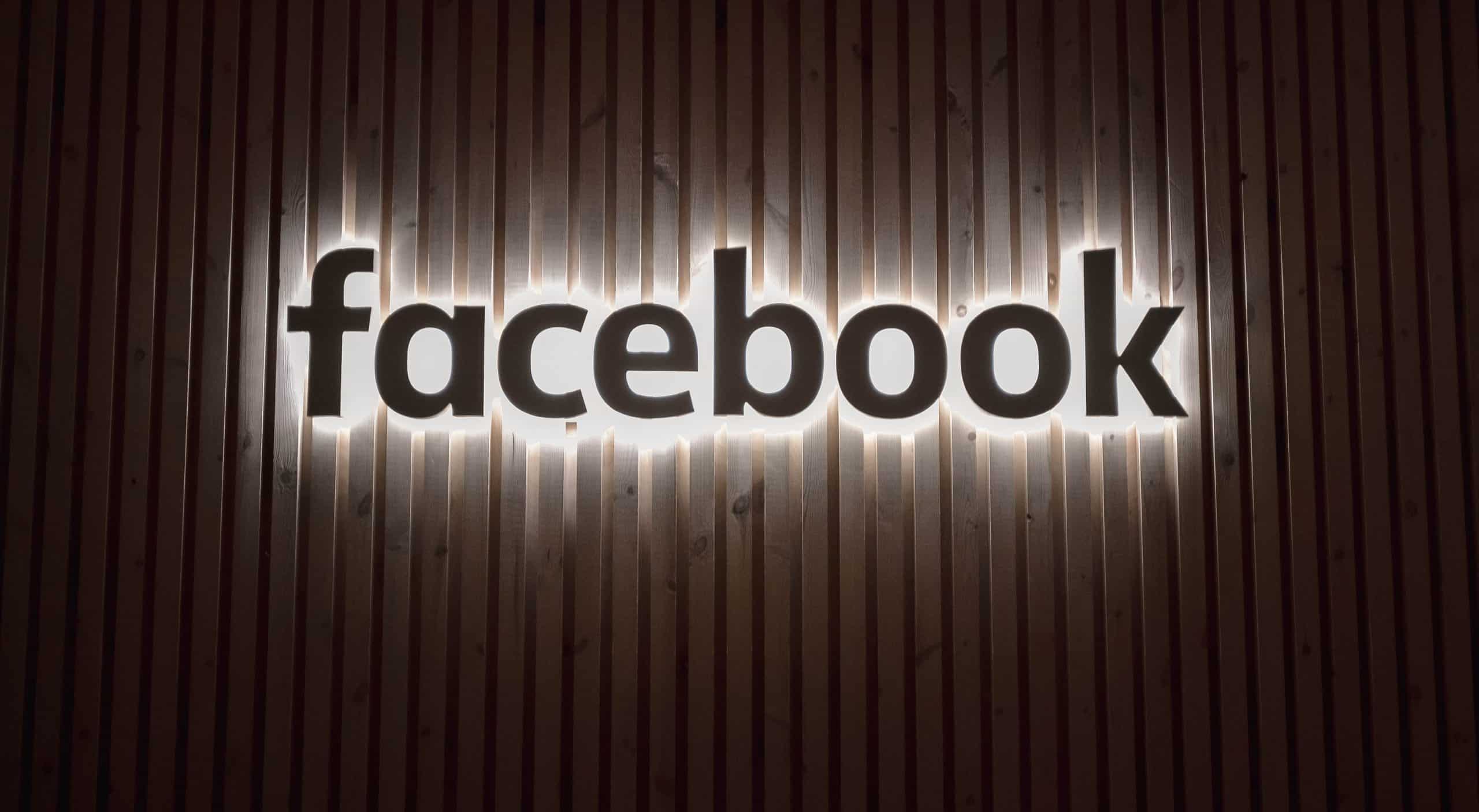 Logo Facebook lumineux