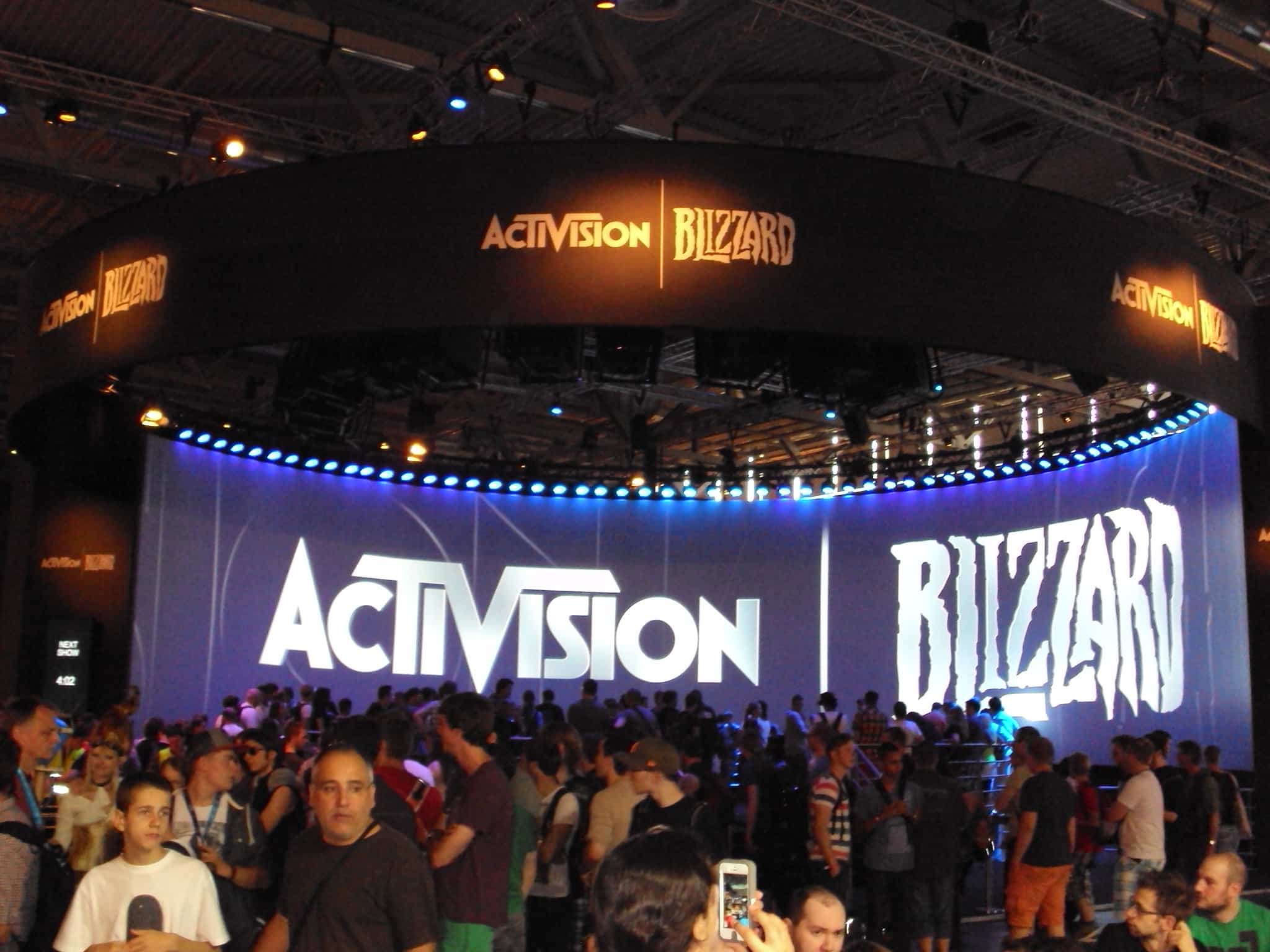 Convention avec un stand Activision Blizzard.