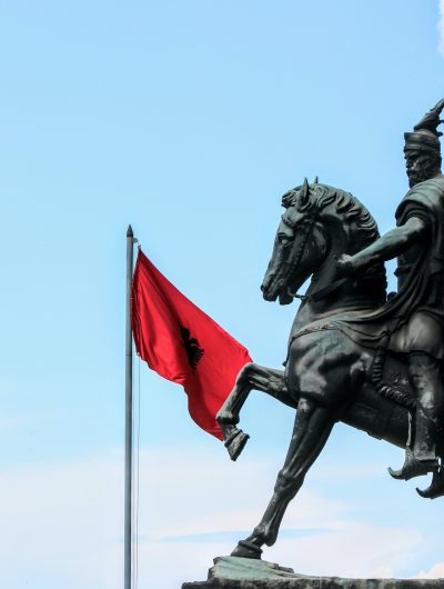 Le drapeau de l'Albanie.