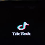 گوشی هوشمند از TikTok خارج شد.