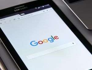 Moteur de recherche Google sur une tablette.