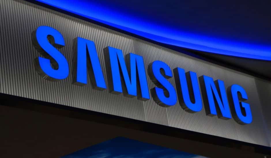 Logo Samsung apposé à une devanture.