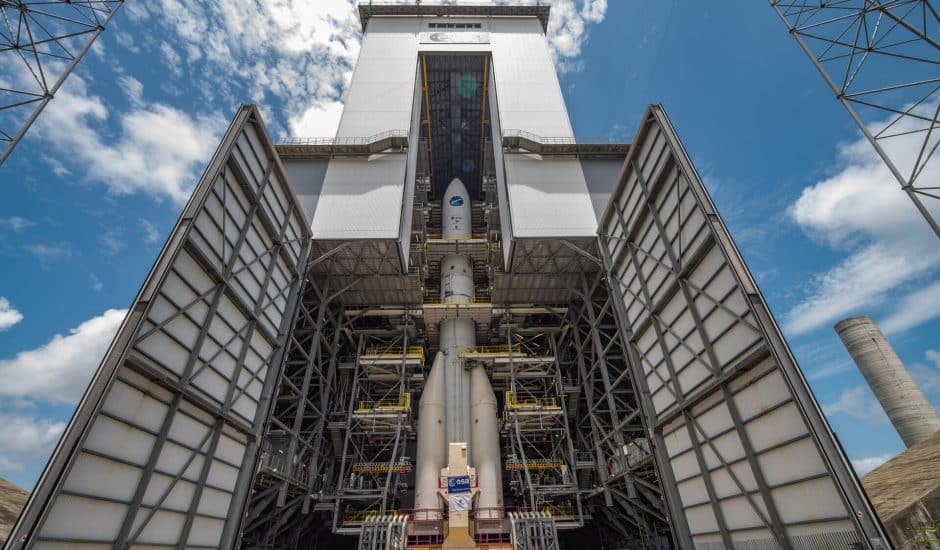 La fusée Ariane 6 sur son pas de tir.