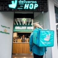 Le premier point de vente Deliveroo HOP propose un assortiment de produits de l'enseigne Morrisons et est implanté au centre de Londres
