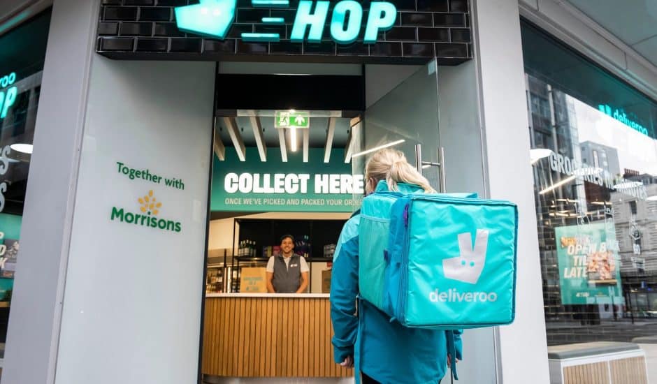 Le premier point de vente Deliveroo HOP propose un assortiment de produits de l'enseigne Morrisons et est implanté au centre de Londres