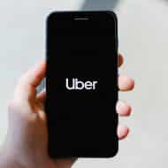 Le logo d'Uber sur un smartphone.