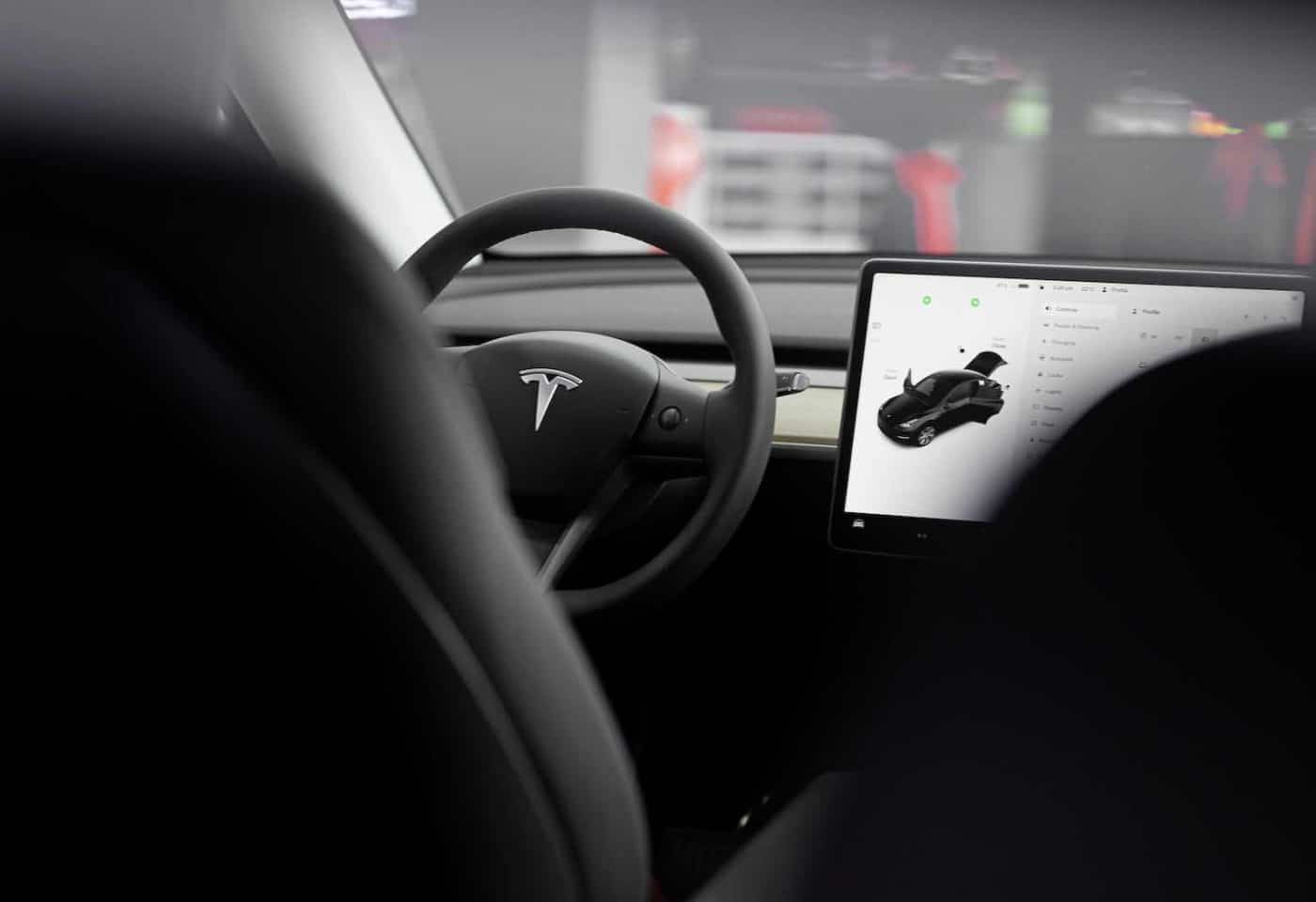 L'intérieur d'une Tesla.