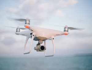 Un drone dans les airs