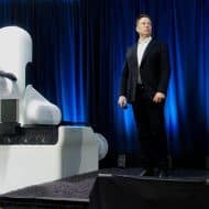Elon Musk lors d'une présentation Neuralink.