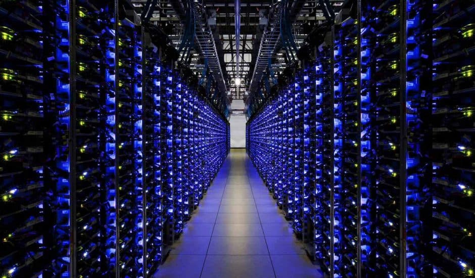 Photographie d'un data center de Google. Les services cloud (IaaS, PaaS, cloud privé) tournent sur des centres de données.