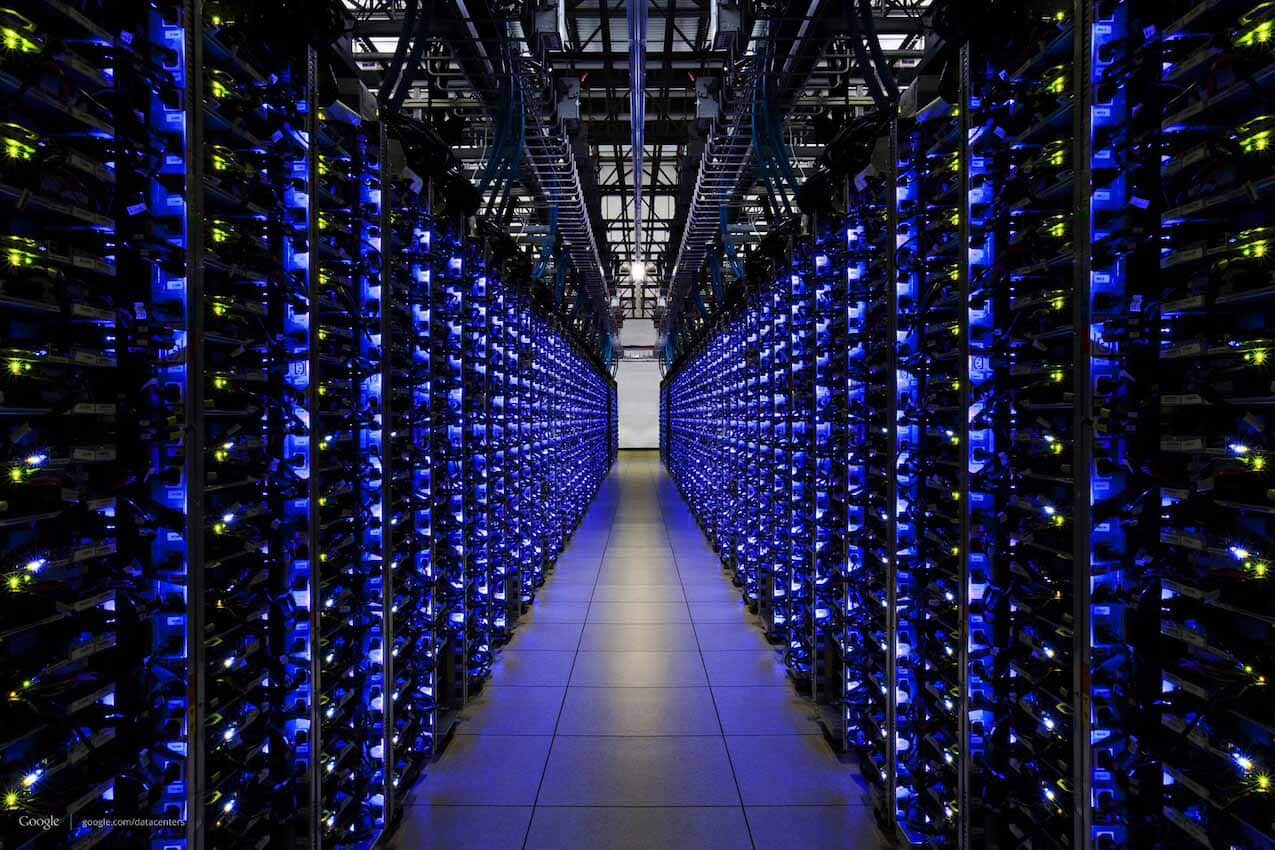 Photographie d'un data center de Google. Les services cloud (IaaS, PaaS, cloud privé) tournent sur des centres de données.