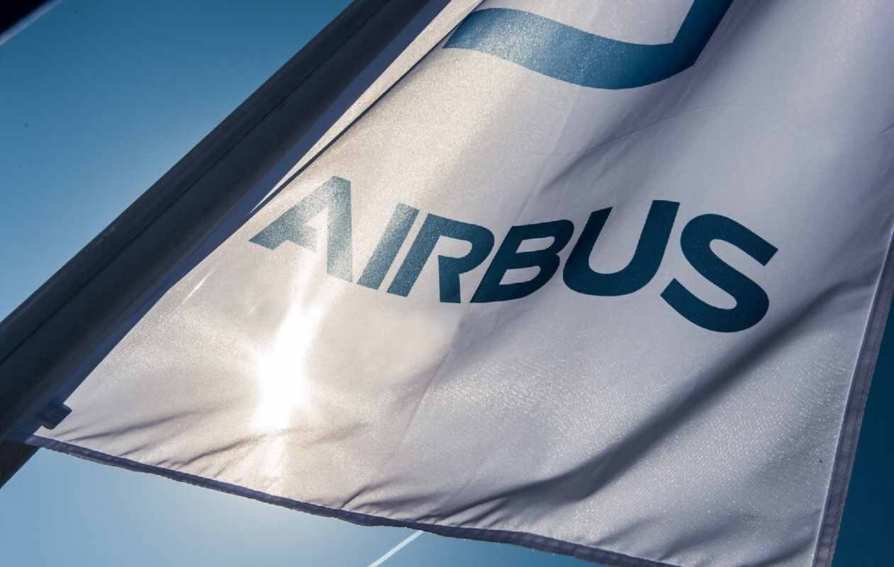 Drapeau floqué avec le logo d'Airbus.