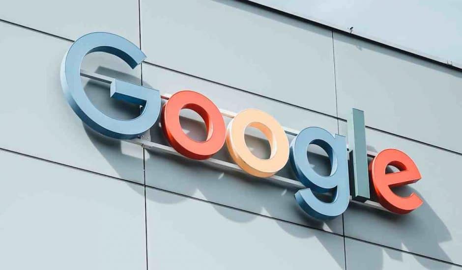 Logo de Google sur une façade.