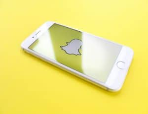 Le logo de Snapchat sur un smartphone.