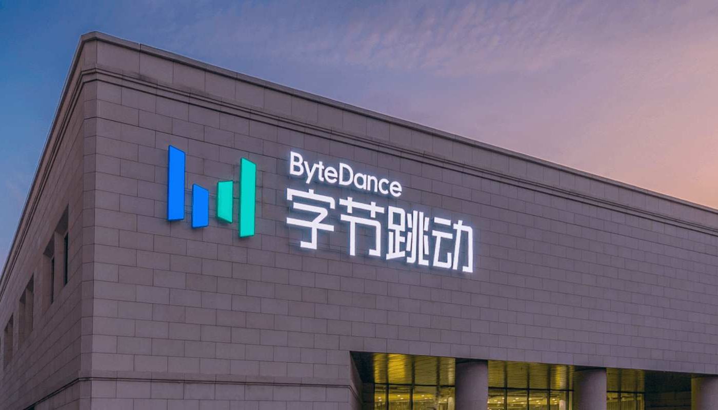 Le logo de ByteDance sur un bâtiment.