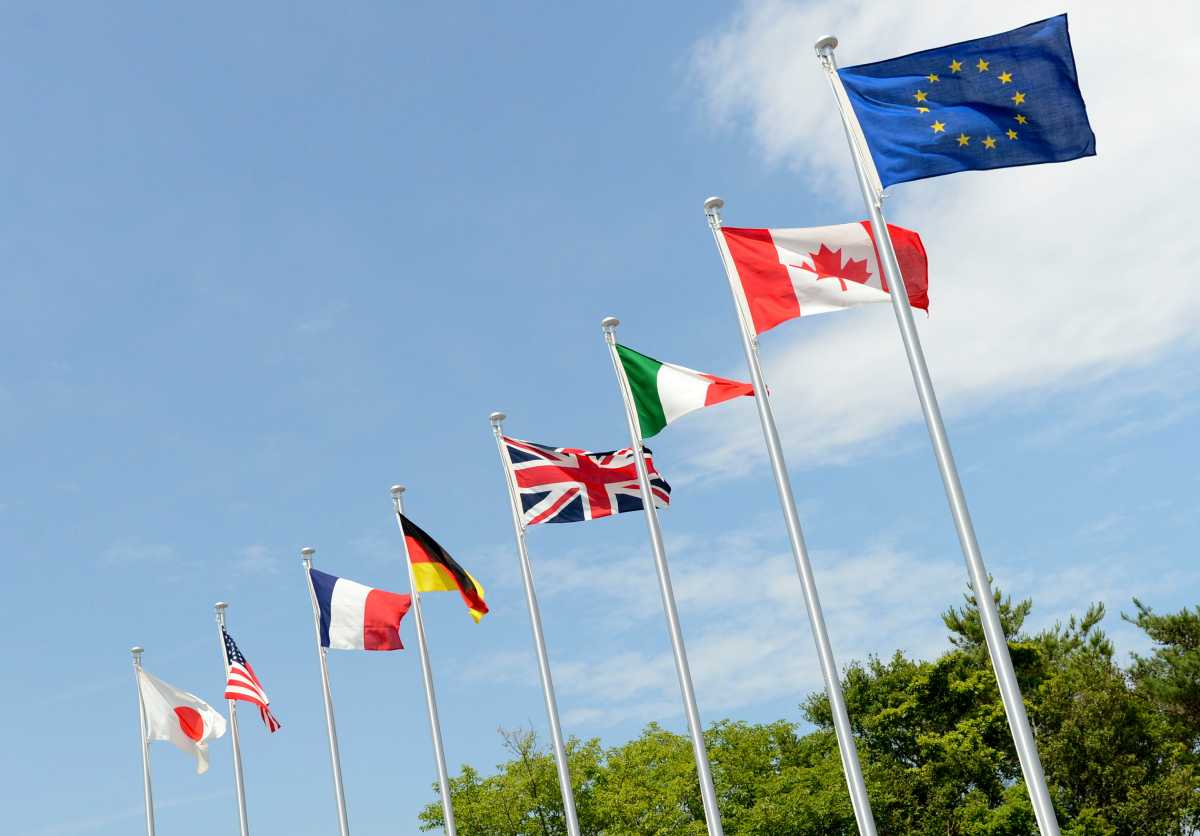 Drapeaux des pays membres du G7.