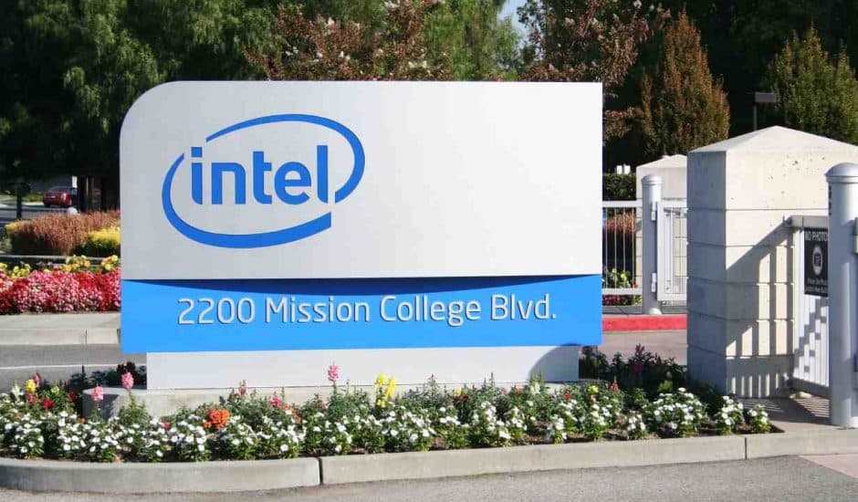 Panneau avec le logo Intel.