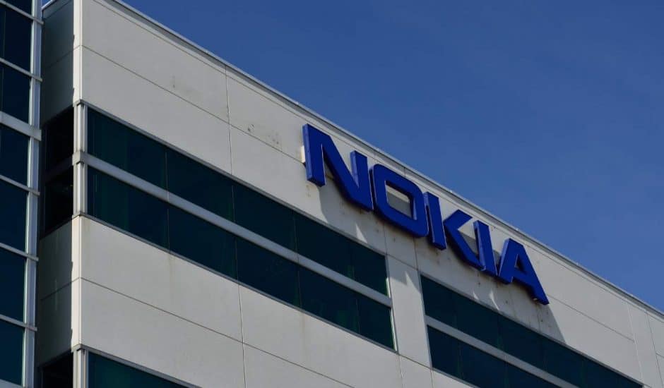 Logo Nokia sur un de leurs bâtiments.